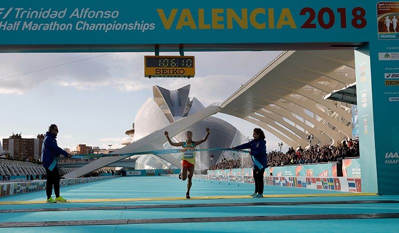 Récord del mundo de medio maratón de la etíope Kebede en Valencia