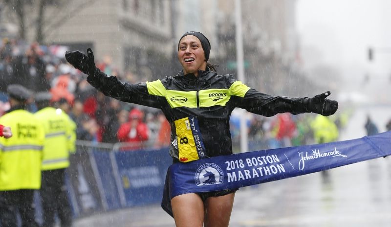 Espera a su compañera mientras iba al baño y después gana el Maratón de Boston