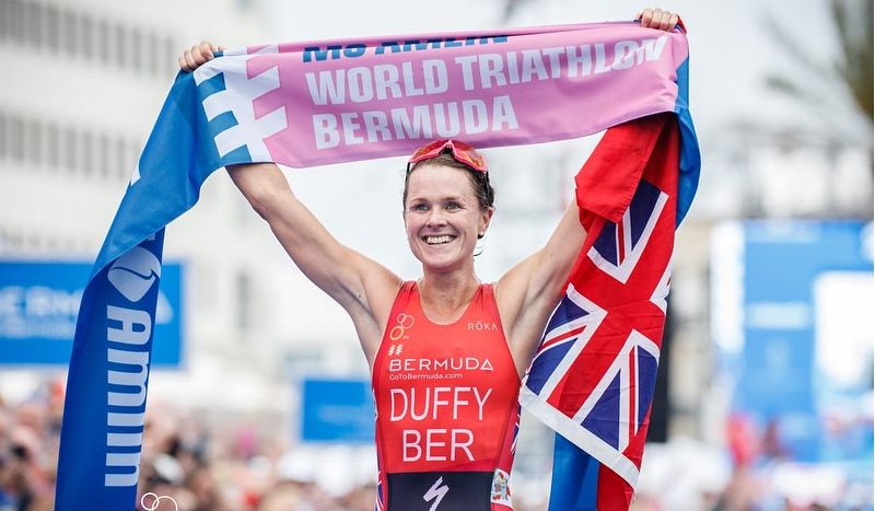 Flora Duffy se exhibe en casa