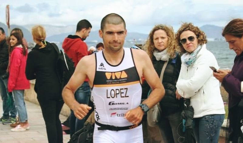 Carlos López vuelve a ponerse un dorsal