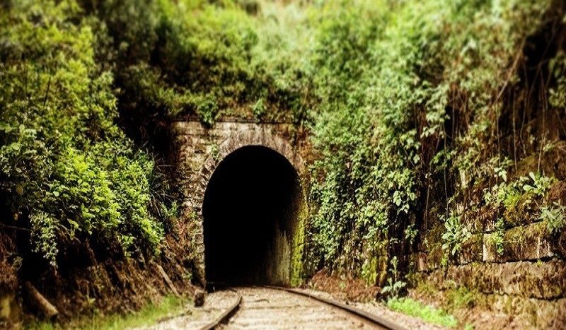 (VÍDEO) ¡Un ciclista, a punto de ser arrollado por un tren en un túnel!