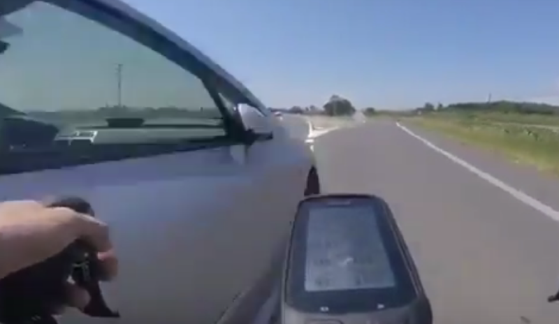 (VÍDEO) Un adelantamiento incalificable