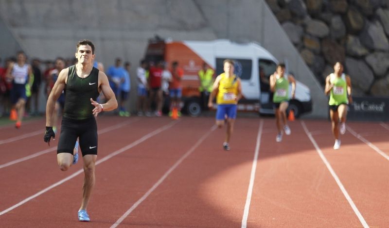 Hortelano regresa a la competición y bate su marca personal en 400 metros