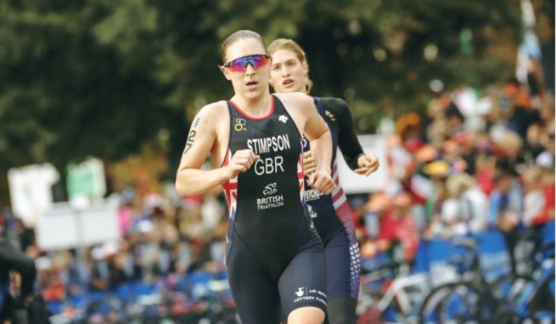 Jodie Stimpson terminó la carrera WTS de Leeds... ¡corriendo en la cinta!
