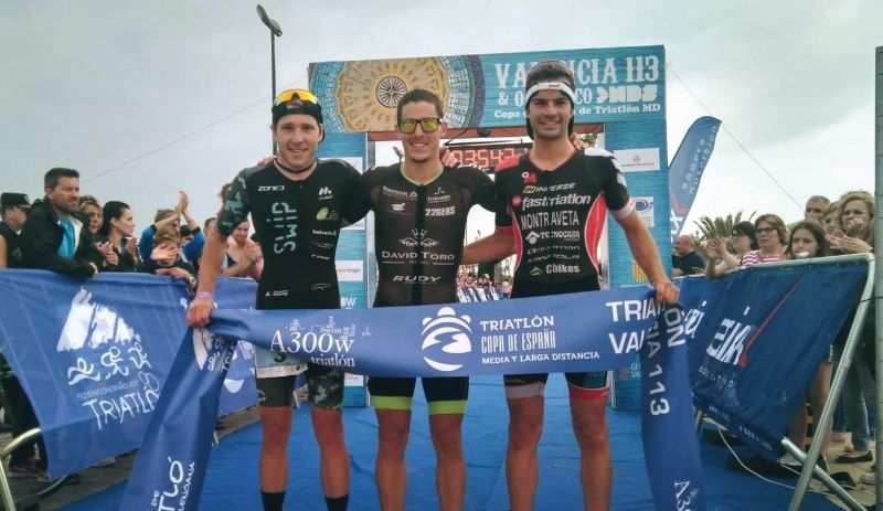 Anna Noguera y Pakillo Fernández ganan el Triatlón Valencia 113