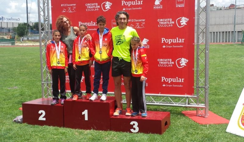 Las 'TRI-llizas triatletas golpean tres veces'