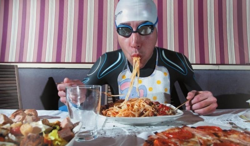 Siete alimentos de triatleta para dormir mejor