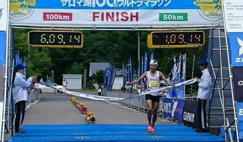 Un atleta japonés bate el récord del mundo de los 100 km