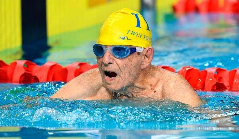 (VÍDEO) Corones, primer nadador de más de 100 años que baja del minuto en 50 libres