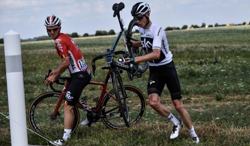 (VÍDEO) Así fue la caída de Chris Froome en la primera etapa del Tour