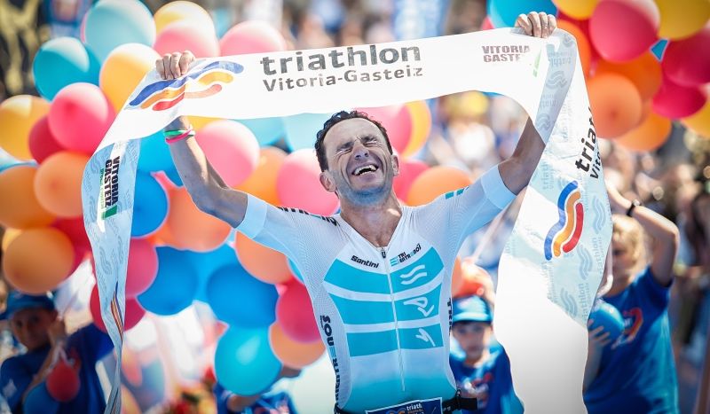 Alejandro Santamaría conquista el Triathlon Vitoria-Gasteiz