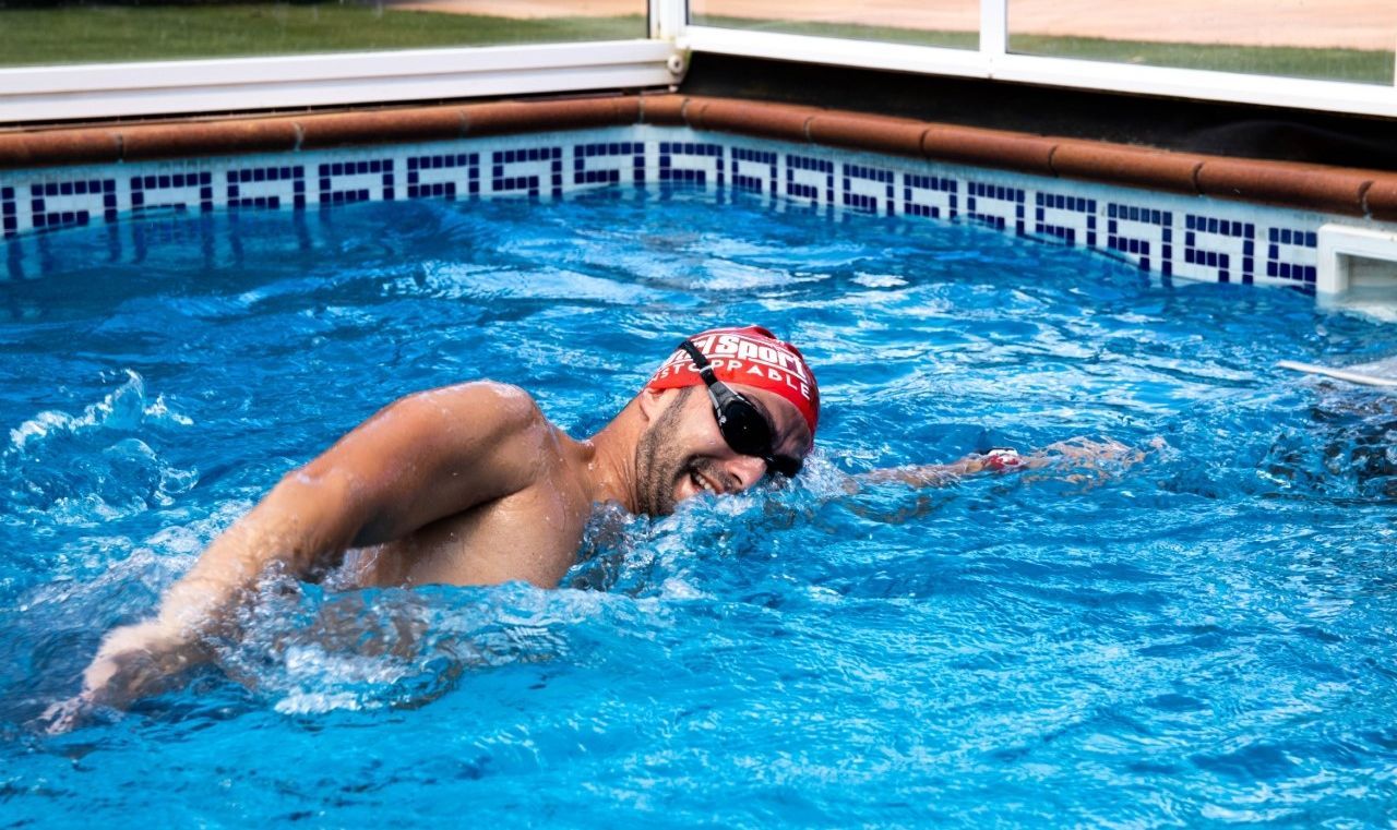 Prueba superada: 30 horas nadando en estático en una piscina contracorriente.