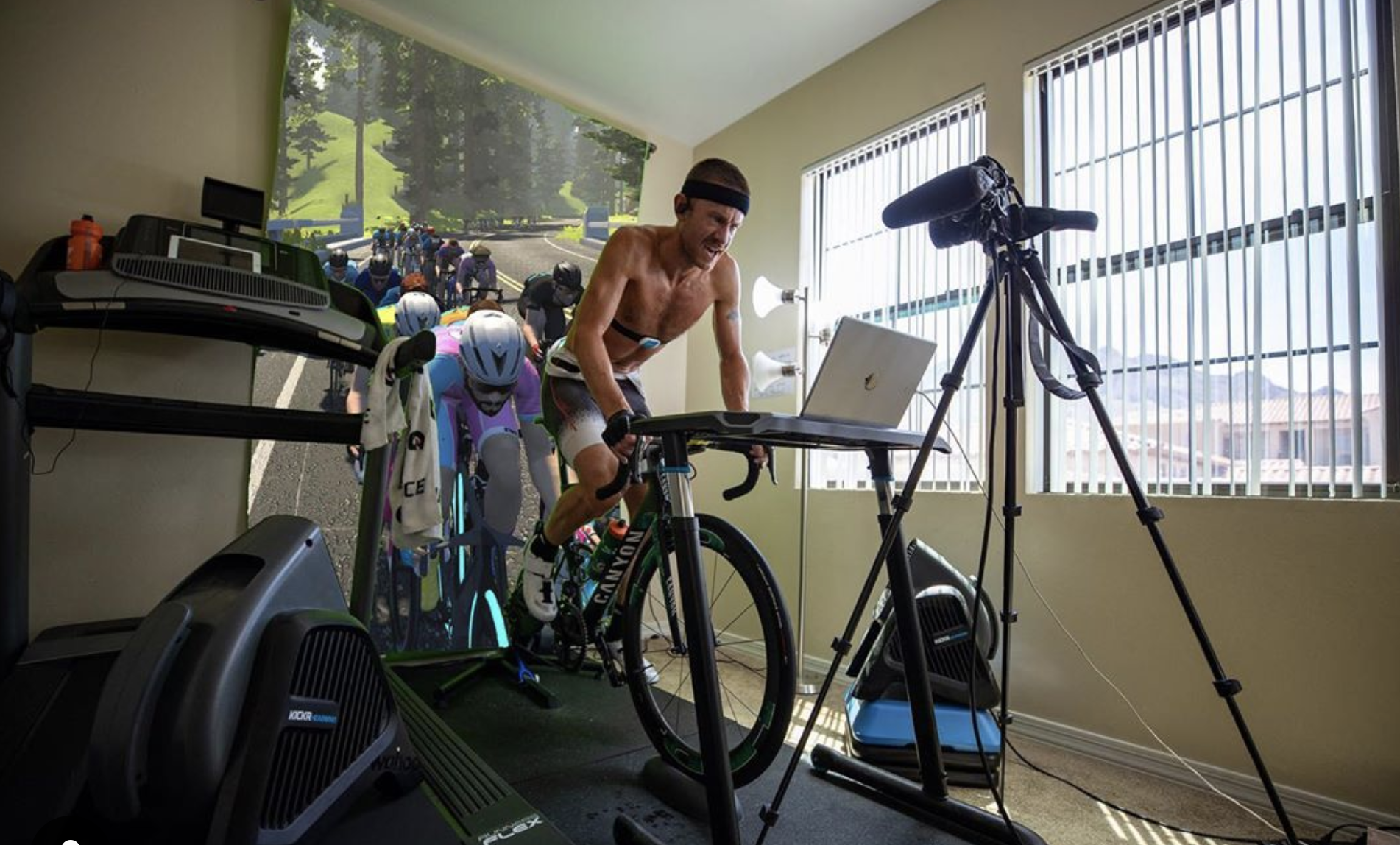 [VÍDEO] Lionel Sanders gana la última carrera y conquista las Zwift Series para triatletas.