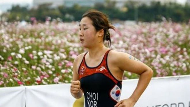 Una triatleta surcoreana se quita la vida tras sufrir abusos de sus entrenadores.