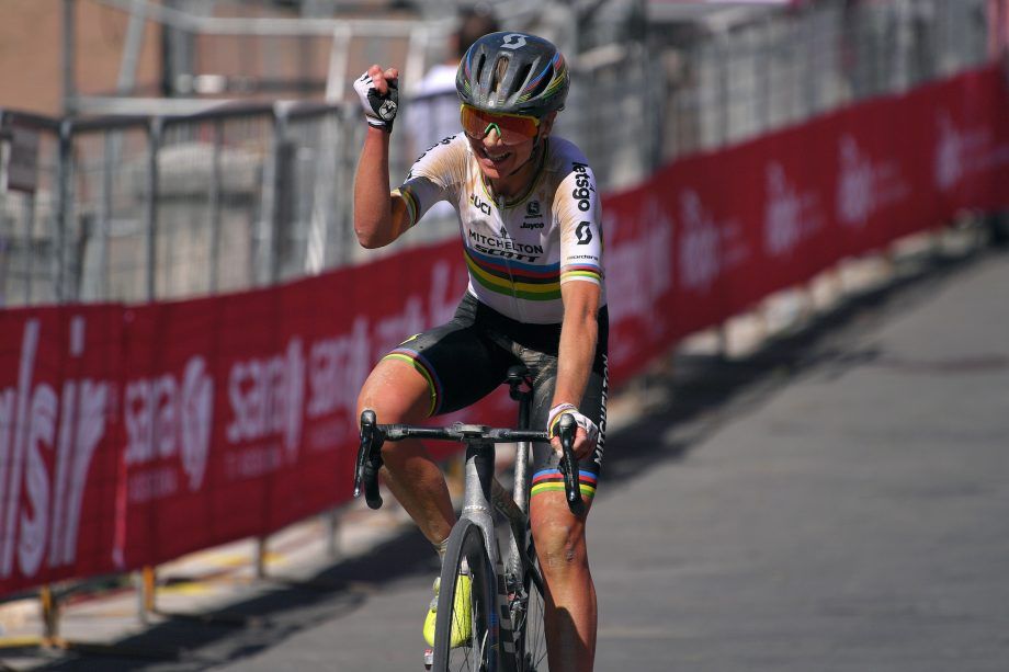 ¡¡La campeona del mundo superó a casi todos los hombres en los últimos 25 km de la Strade Bianche!!
