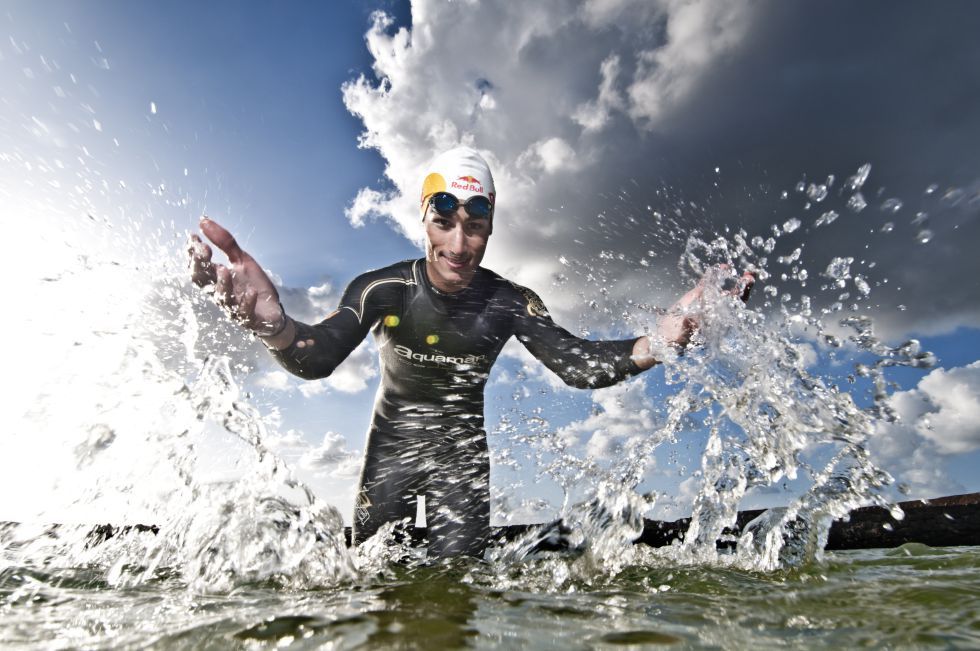 Las 21 reglas para nadar más rápido en triatlón del entrenador de Mario Mola.