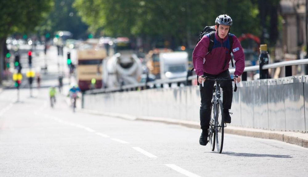 “Montar en bicicleta nos ofrece una solución única para el desafío al que nos enfrentamos".