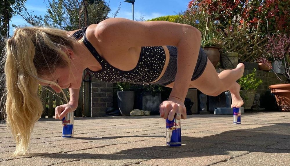 El nuevo desafío de la subcampeona del mundo IRONMAN: 10 flexiones... con algo más.