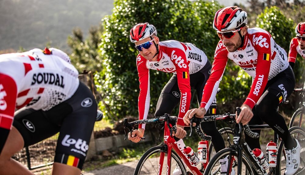 Los corredores del equipo Lotto deciden por unanimidad bajarse el sueldo.