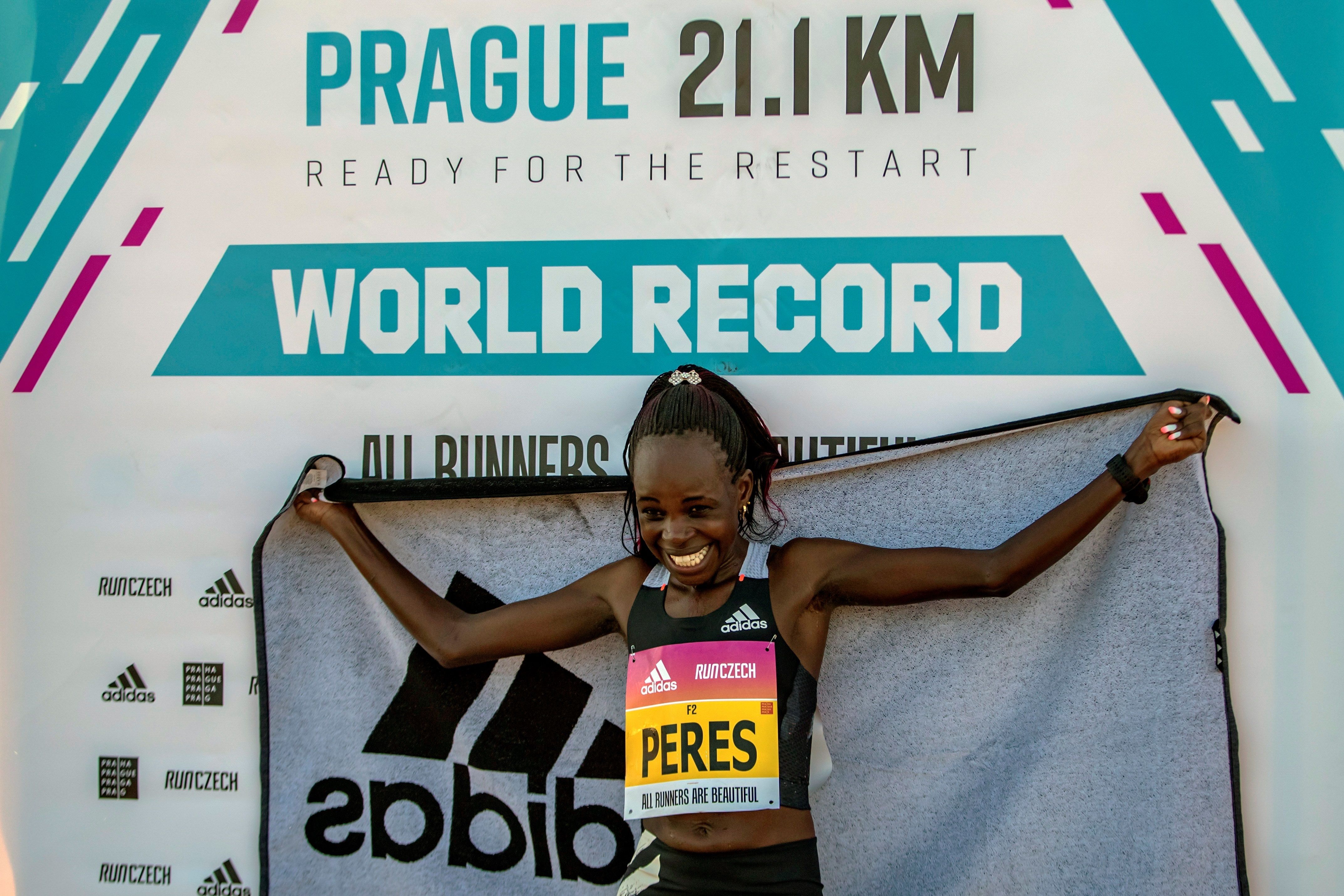 Jepchirchir corre el medio maratón femenino más rápido de la historia.