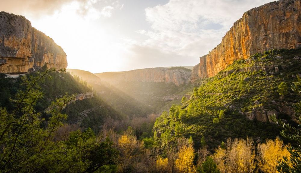 Comparte una jornada de trekking con Edurne Pasaban en Sierra Chulilla. Comparte una jornada de trekking con Edurne Pasaban en Sierra Chulilla.