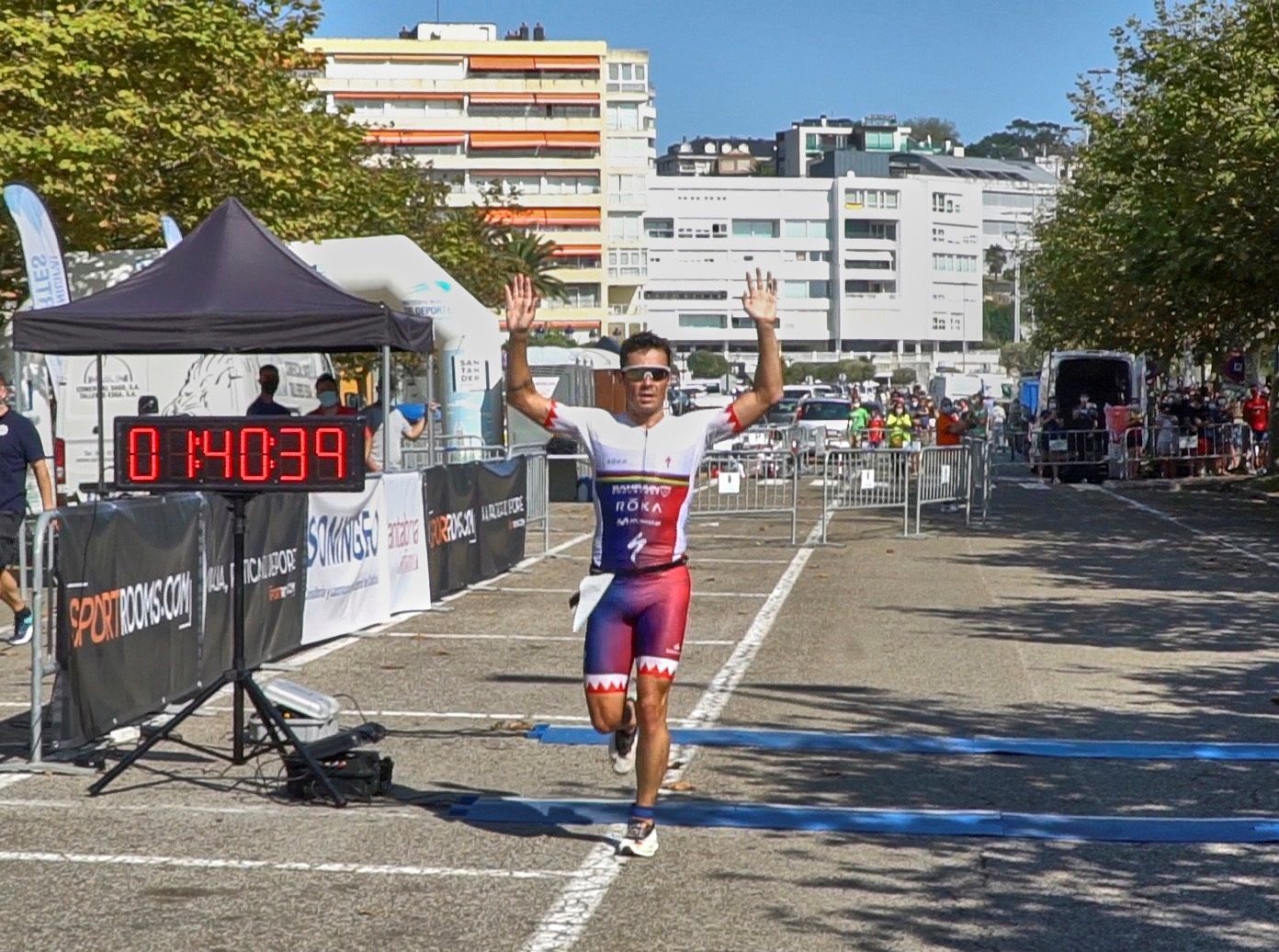 Javier Gómez Noya vence con autoridad en el Triatlón Ciudad de Santander.