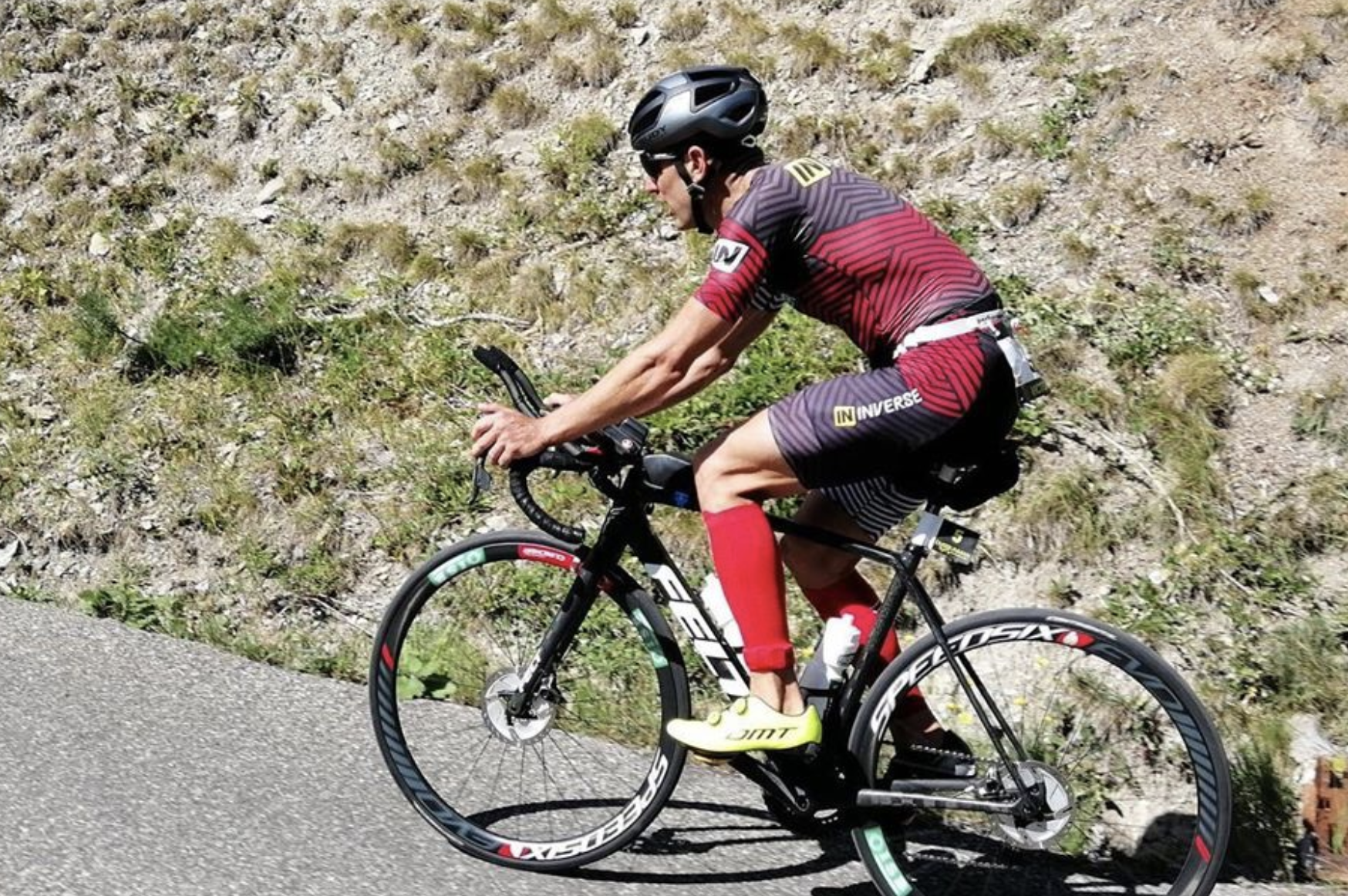Víctor del Corral completa su 'Everesting' solidario: 11 horas, 228 km y 8.885 m de desnivel.