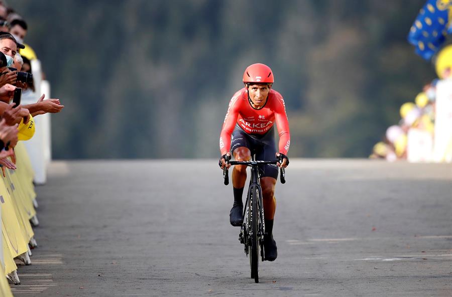 La gendarmería francesa registró la habitación de Nairo Quintana durante el Tour.
