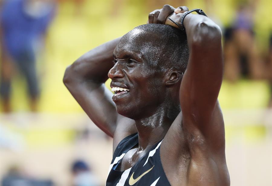 Cheptegei no tiene límites: a por el récord de los 10.000 y el Mundial de Medio Maratón en diez días. Cheptegei no tiene límites: a por el récord de los 10.000 y el Mundial de Medio Maratón en diez días.