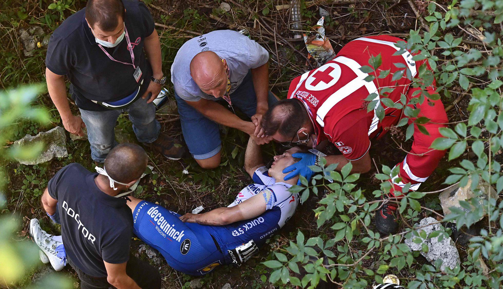 Evenepoel ya entrena en el rodillo seis semanas después de su grave caída.
