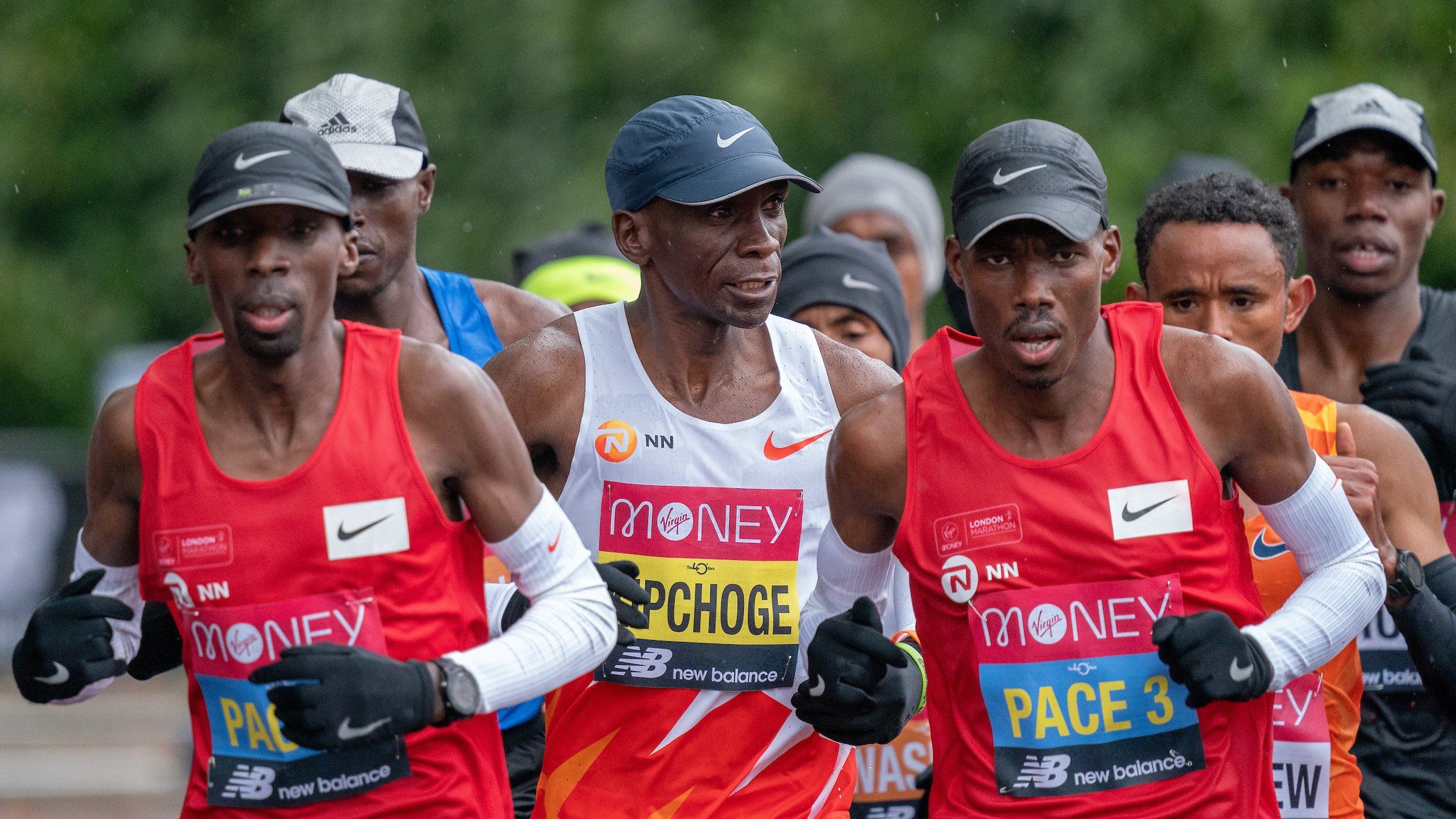 Kipchoge se hunde en el diluvio y el etíope Kitata gana el Maratón de Londres.