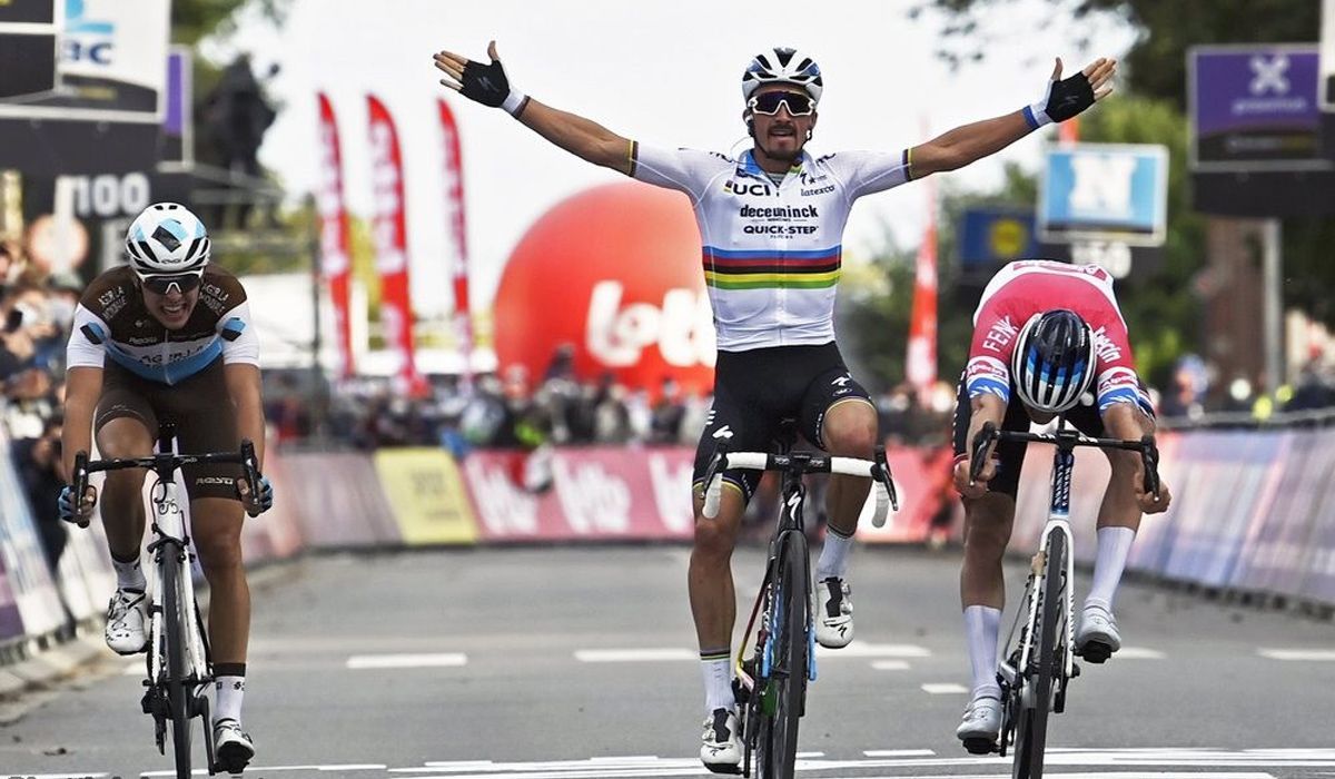 [VÍDEO] Alaphilippe casi se hace otro harakiri en la Flecha Brabanzona por celebrar antes de tiempo.