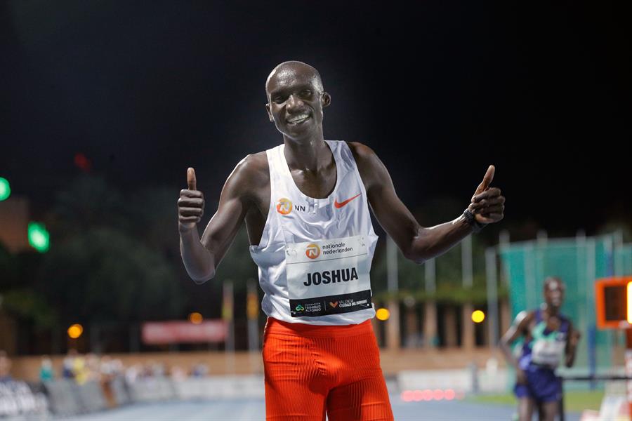 Cheptegei ha preparado el Mundial de Medio Maratón en Gredos... ¡y comiendo judías de El Barco!. Cheptegei ha preparado el Mundial de Medio Maratón en Gredos... ¡y comiendo judías de El Barco!.