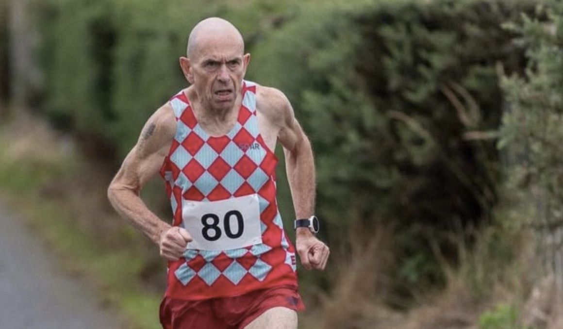 2:30:02 en maratón con 60 años, la última animalada de Tommy Hughes.