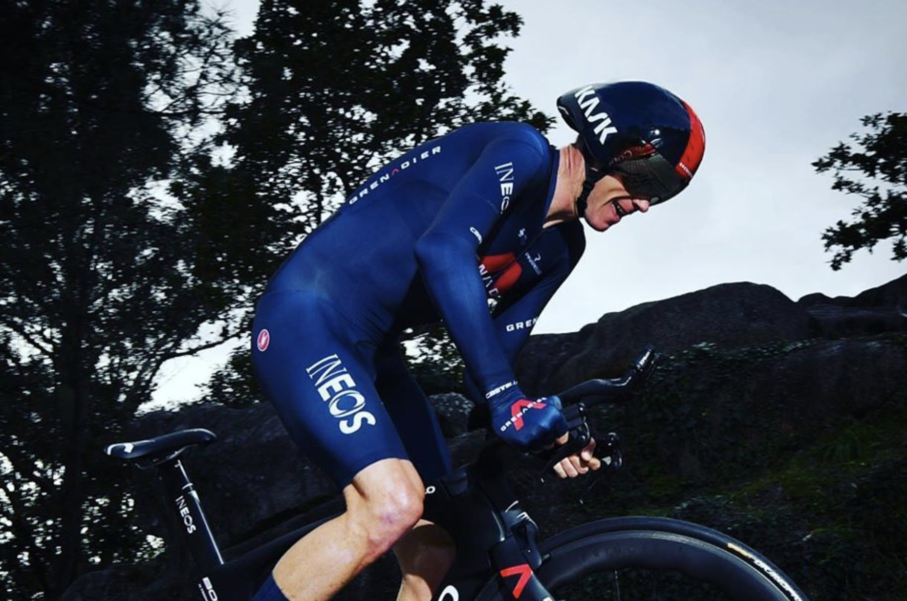 Chris Froome, 'el arte de sufrir sonriendo' en las rampas del 30% de Ézaro.