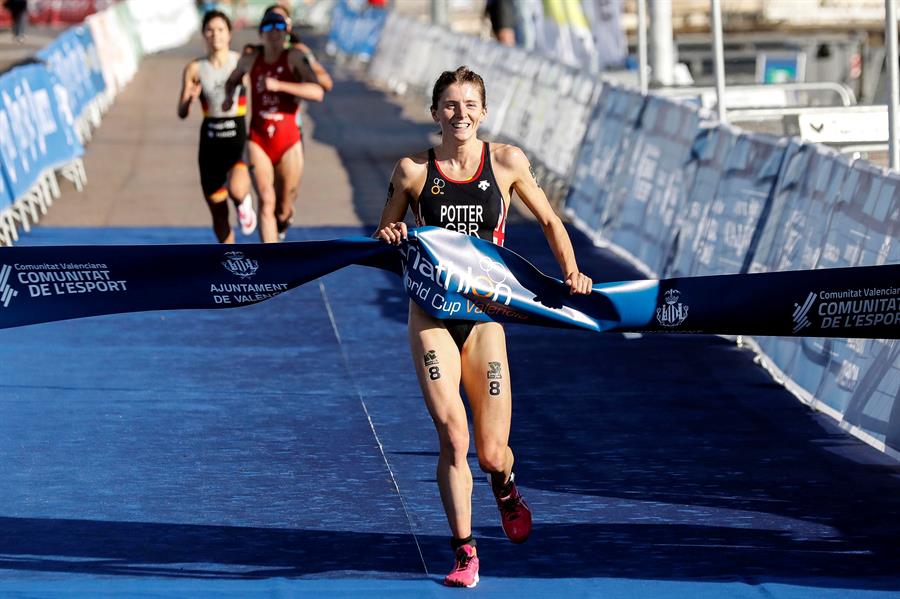 La británica Beth Potter conquista la Copa del Mundo de Valencia.