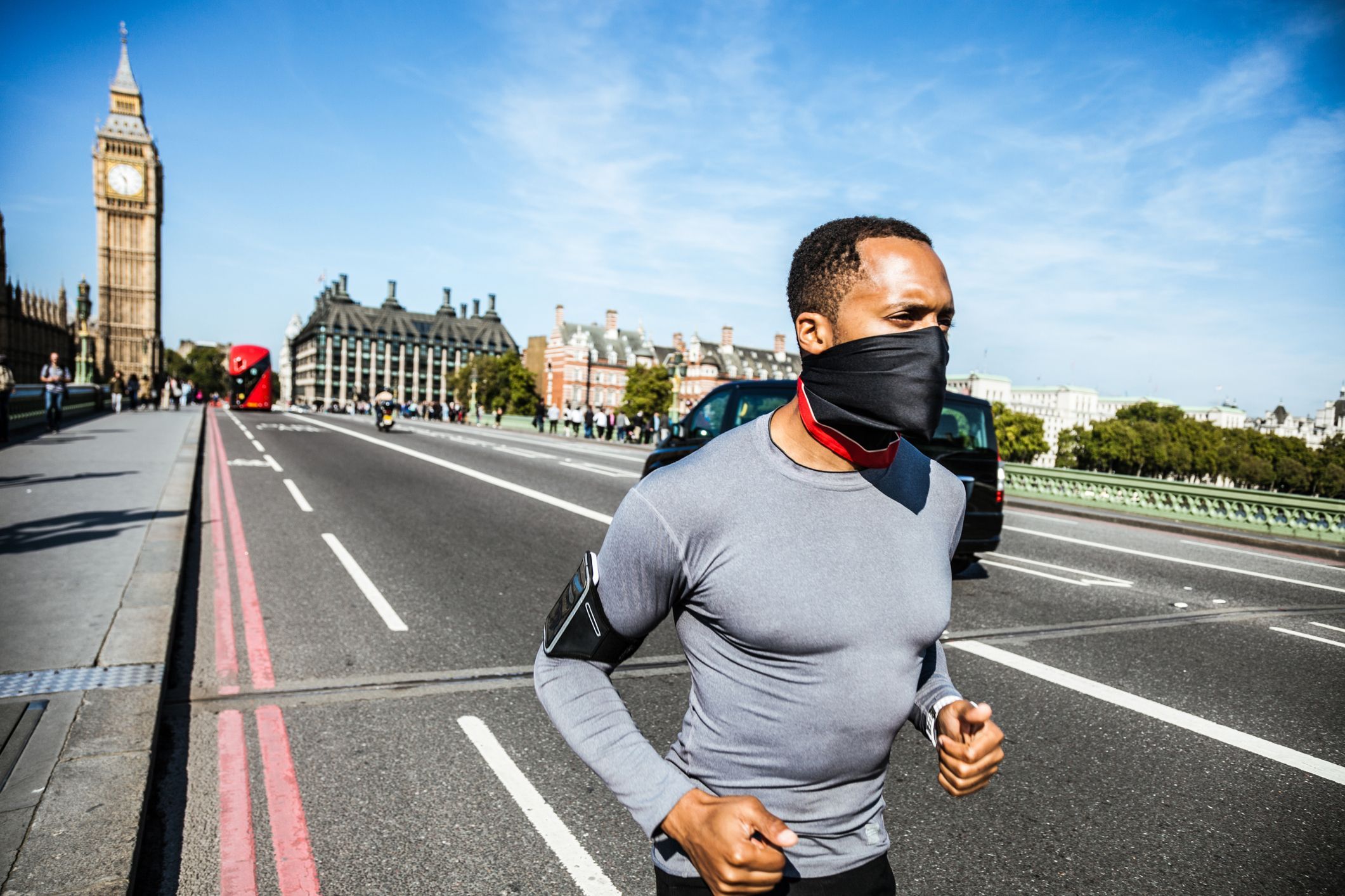 Usar mascarilla no reduce el oxígeno ni perjudica el rendimiento deportivo en entrenos intensos.