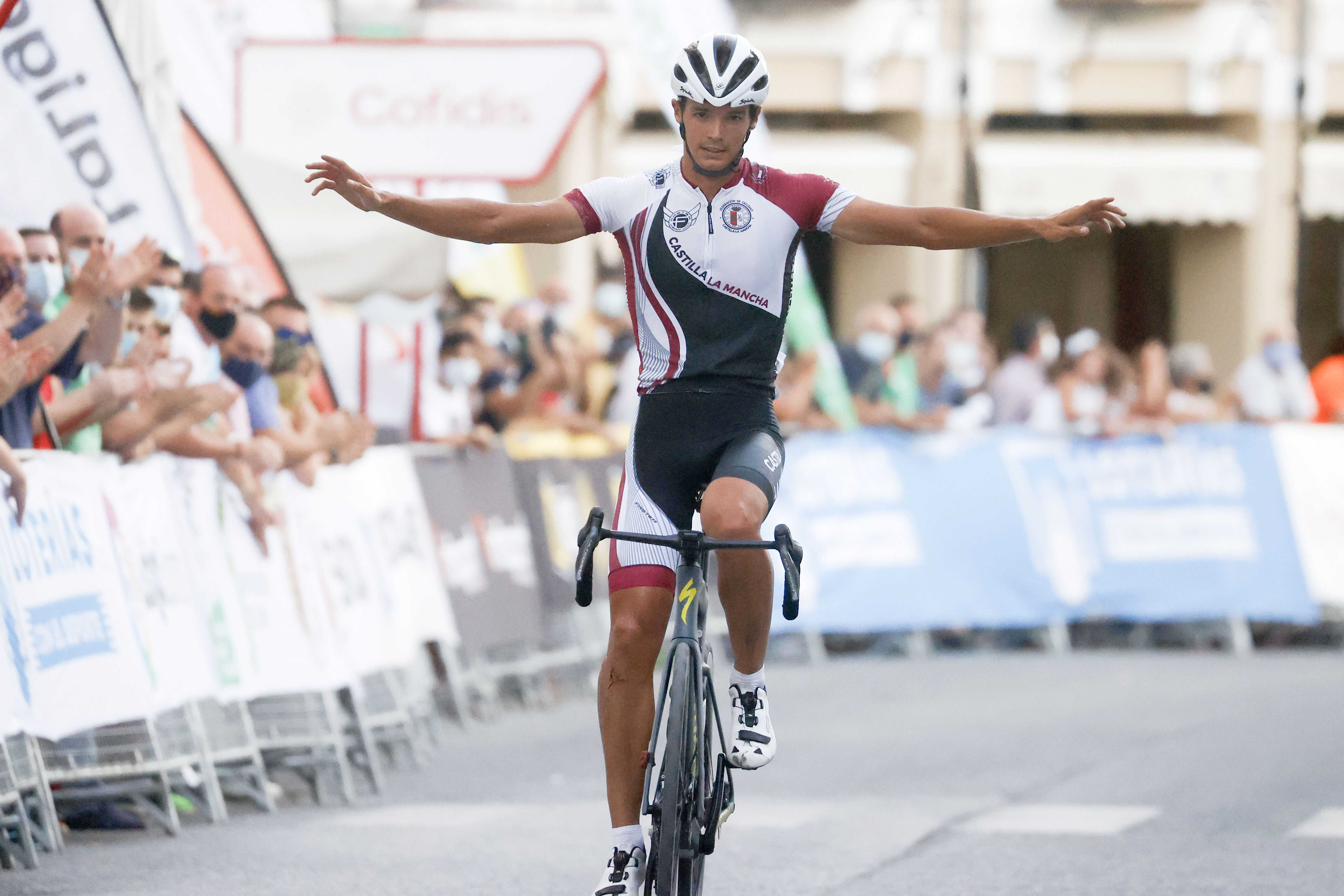 ¡El joven triatleta Javier Romo ficha por el Astana Pro Team!
