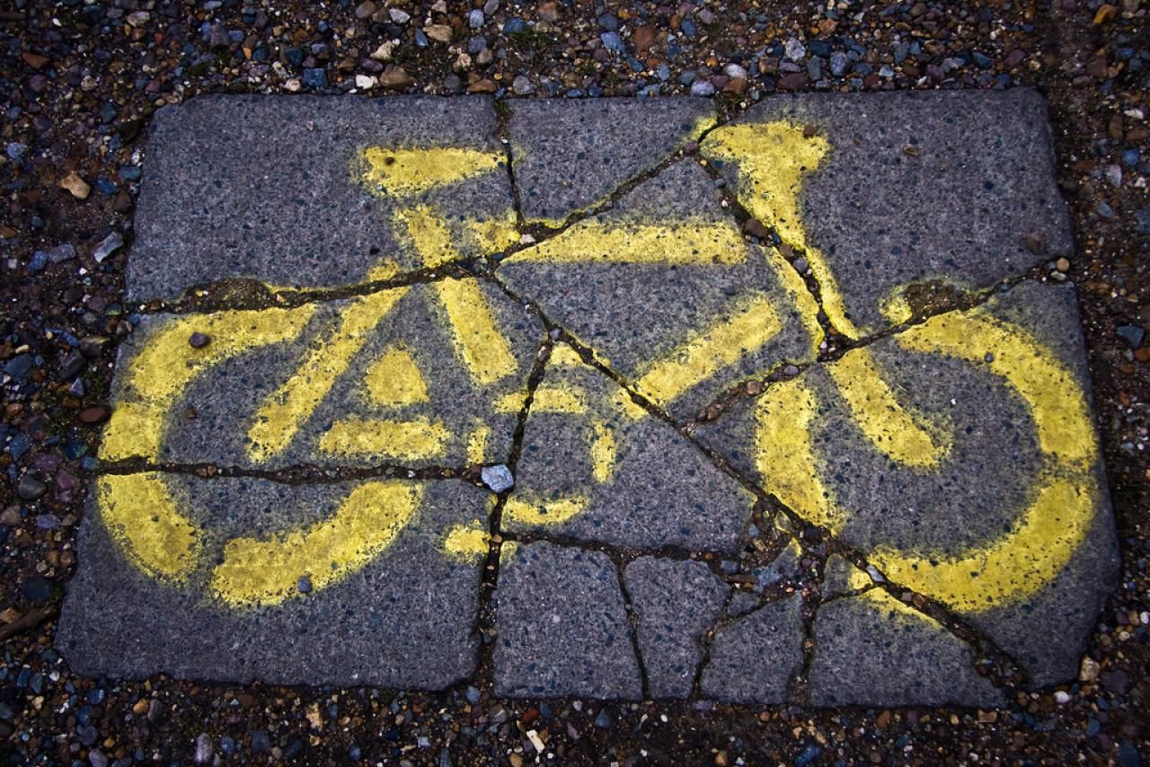 Recompensa de 11.000 euros por ayudar a localizar a un conductor que mató a una ciclista.