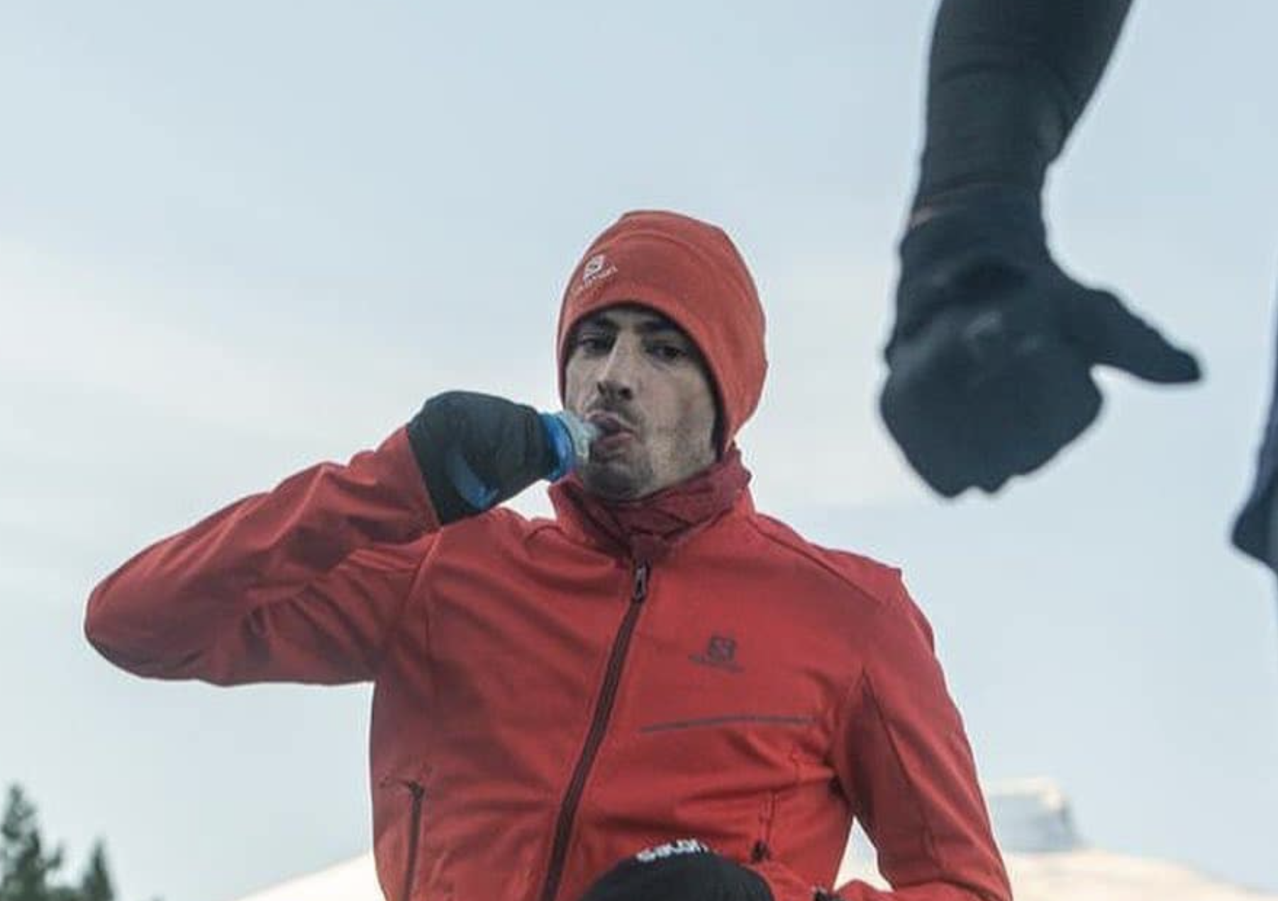 Kilian Jornet se retira de su intento de récord corriendo 24 horas seguidas.