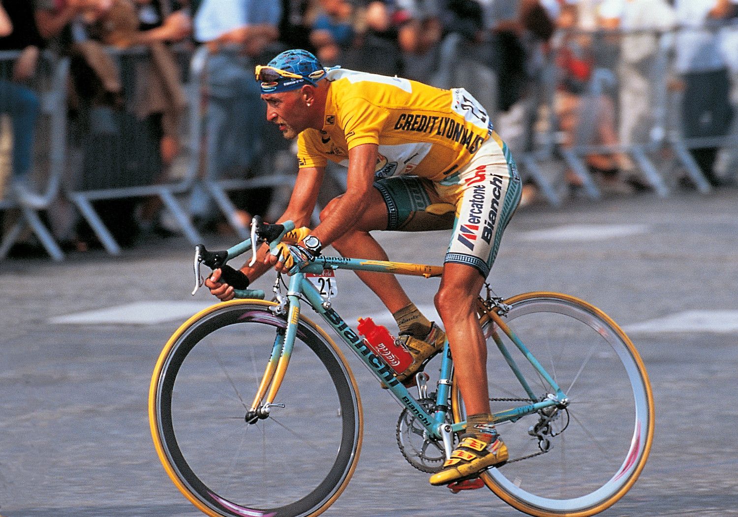 Una bicicleta de Pantani se vende por 66.000 euros en una subasta.