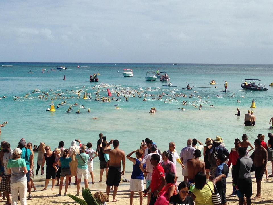 Muere un triatleta de 55 años durante la natación de una prueba en la isla de Mauricio.