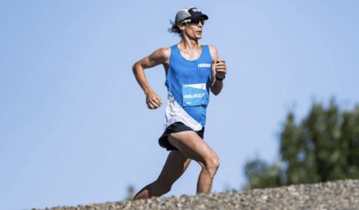 ¡¡100 kilómetros corriendo a 3:42/km... y se queda a 11 segundos del histórico récord del mundo!!