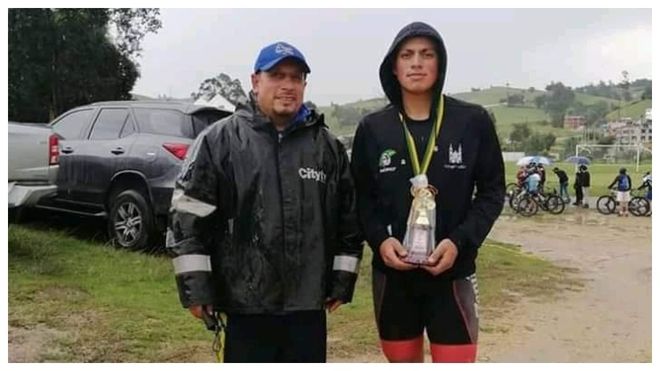 El conductor de un autobús atropella y mata a otra gran promesa del ciclismo colombiano.