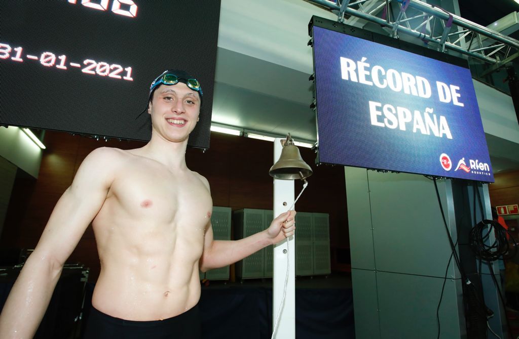 Un júnior bate el récord de España de 5.000 nadando a 1:03 el 100.