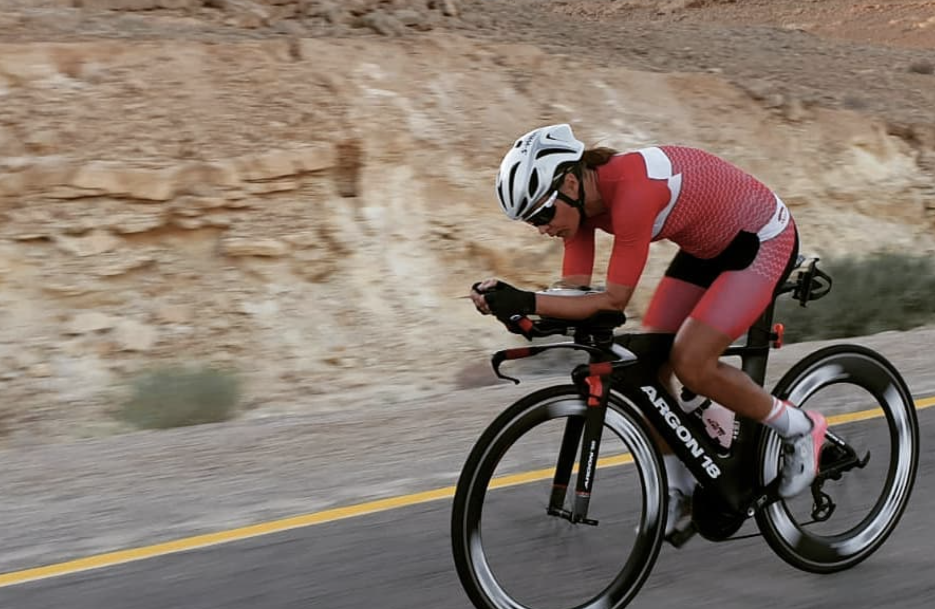 Una triatleta PRO, expulsada de las carreras virtuales de Zwift por tramposa.