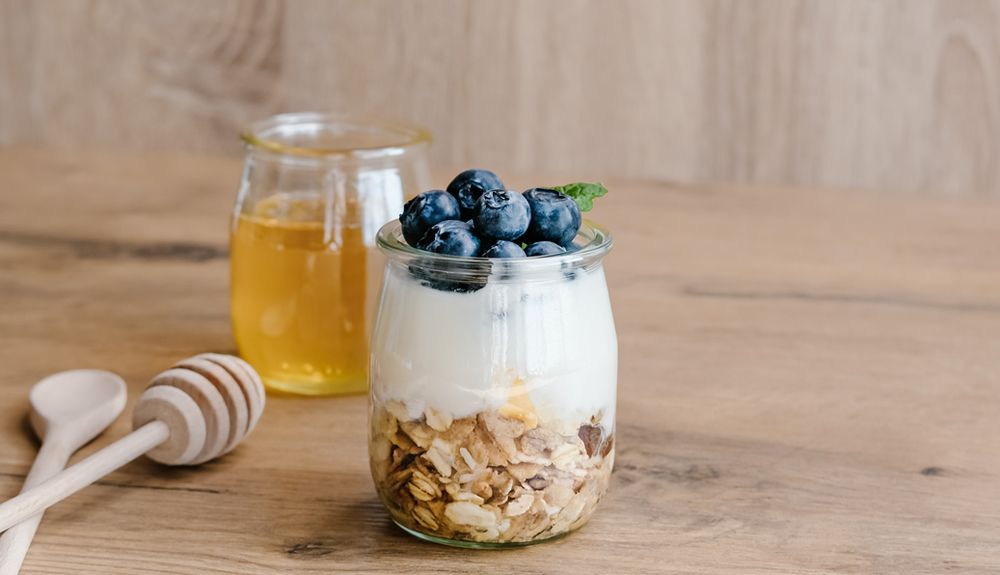 Yogur con arandanos y te verde tendencia 2021