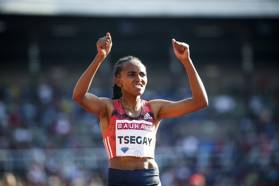 La etíope Gudaf Tsegay bate el récord mundial de 1.500. La etíope Gudaf Tsegay bate el récord mundial de 1.500.