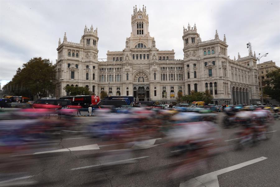 El ciclismo contribuye a la economía con 1.900 millones y 22.500 empleos. El ciclismo contribuye a la economía con 1.900 millones y 22.500 empleos.