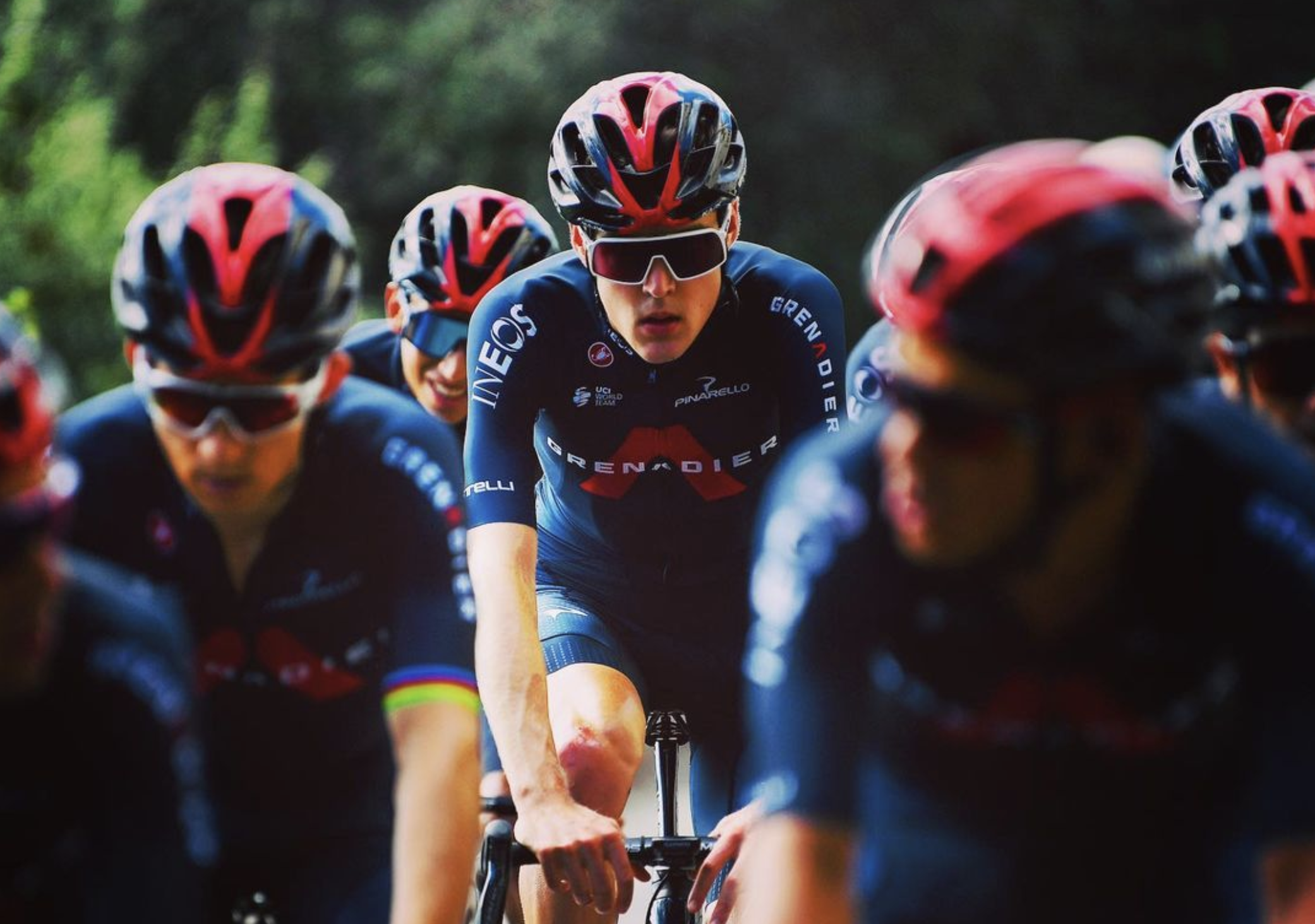 ¿Cuántos kilómetros hacen los ciclistas profesionales para preparar las primeras carreras del año?